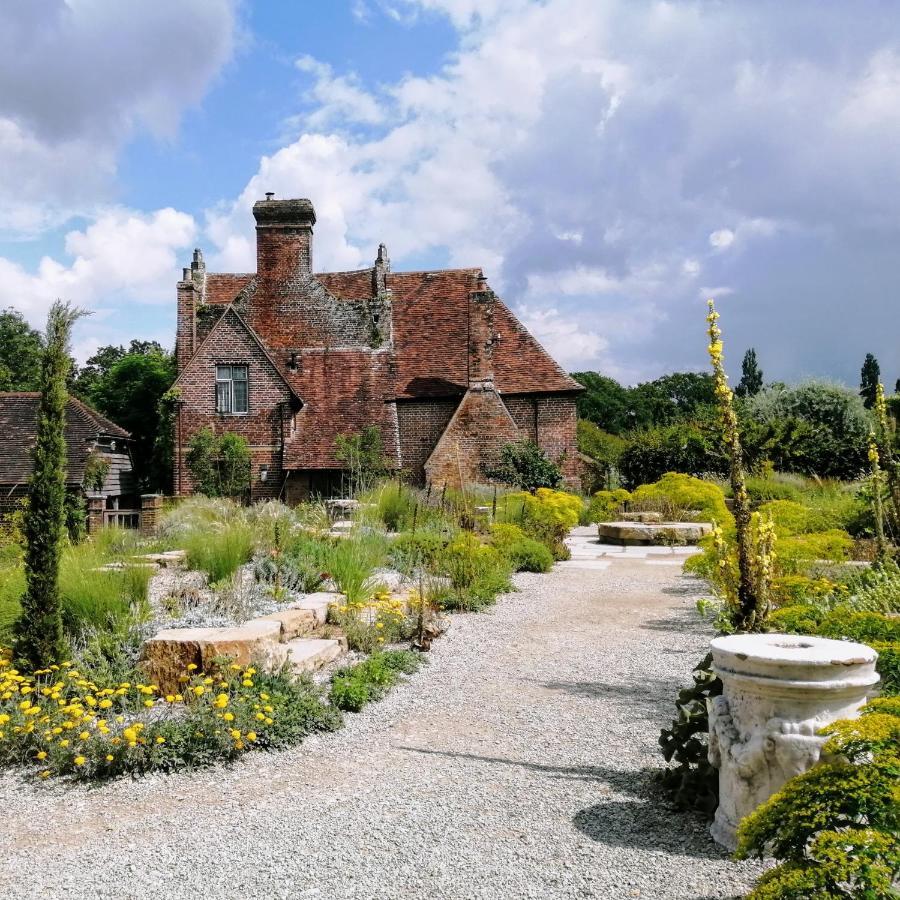 Meadow Cottage Bed & Breakfast Hawkhurst Exterior photo