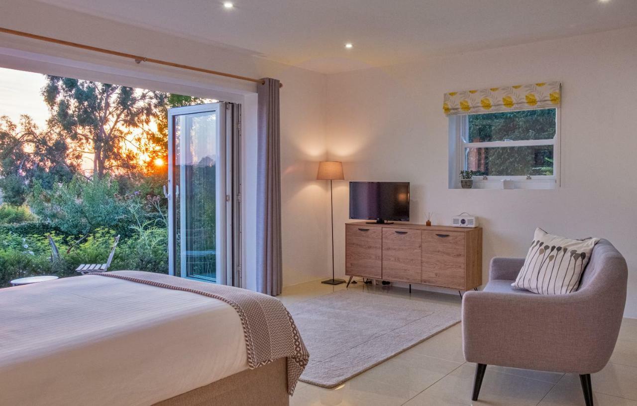 Meadow Cottage Bed & Breakfast Hawkhurst Exterior photo